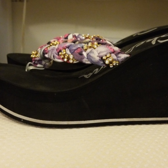 Slippers - Picture 3 of 4